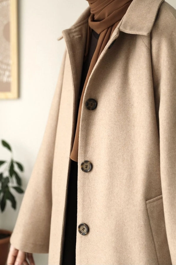 Manteau Oxford Élégant et Confortable Couleur Café au Lait pour Femme RAQQA